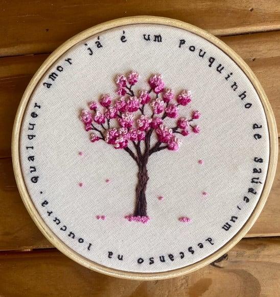 Bastidor Bordado Ipê Rosa + Guimarães Rosa (pronta Entrega)