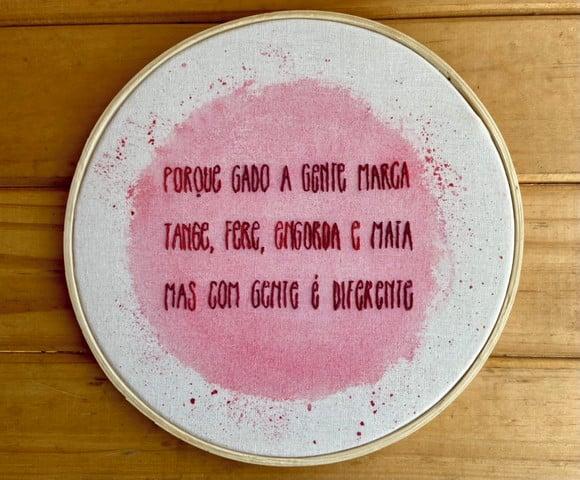 Bordado em Quadro de Bastidor Disparada