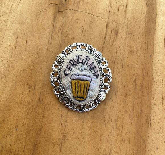 Broche / Colar Bordado Cervejinha