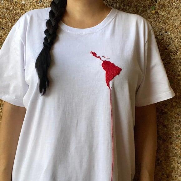 Camiseta Bordada América Latina