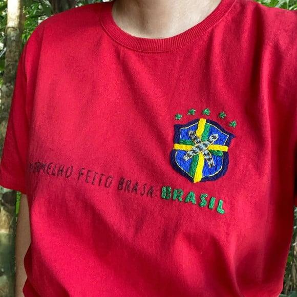 Camiseta do Brasil Vermelha Bordada