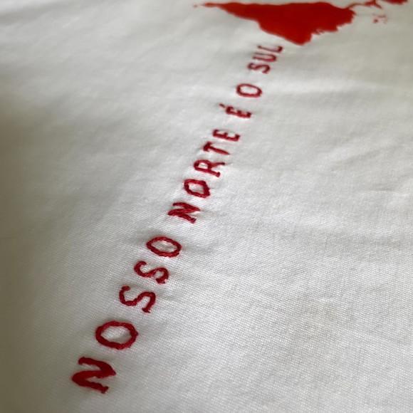 Camiseta Bordada Nosso Norte É o Sul