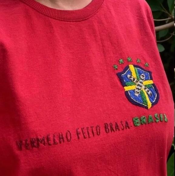 Camiseta do Brasil Vermelha Bordada