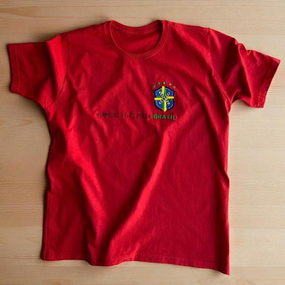 Camiseta do Brasil Vermelha Bordada