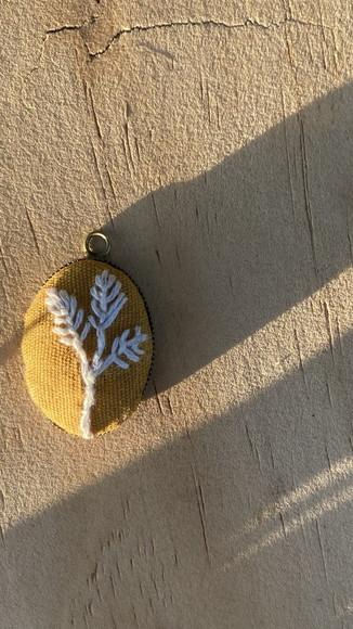Colar Bordado Gosto de Sol III