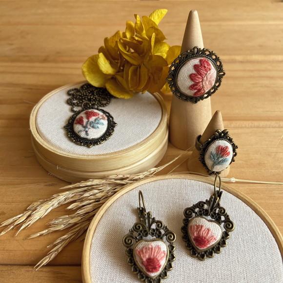 Colar Bordado Jardim II