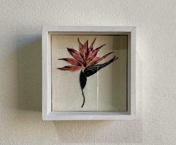 Quadro Bordado Estrelícia