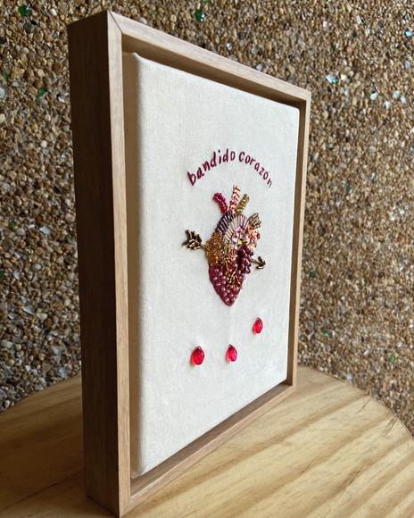 Quadro Bordado Bandido Corazón