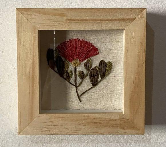 Quadro Bordado Caliandra