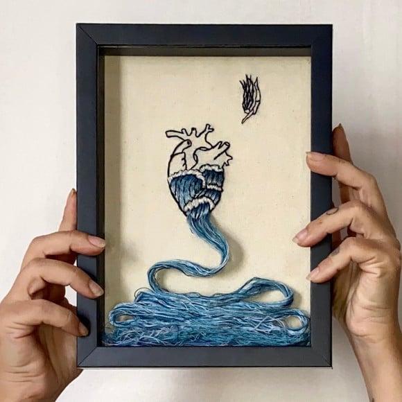 Quadro Bordado Mar de Coragem