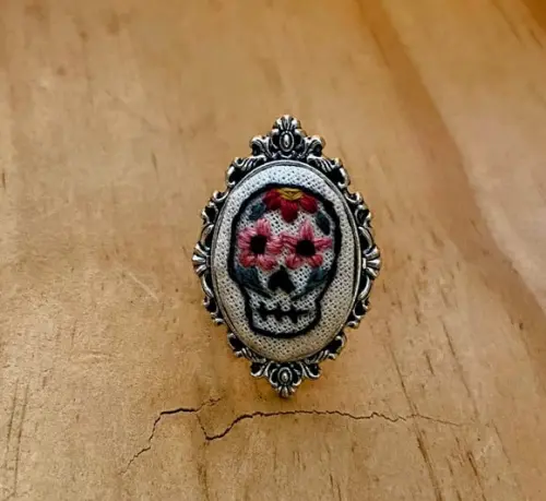 Anel Bordado Catrina