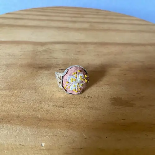Anel Bordado Flor de Pitanga