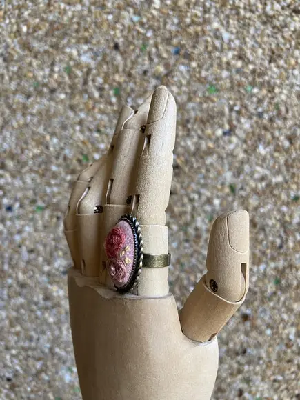 Anel Bordado Rosa Chá IV