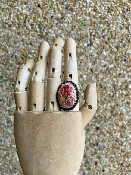 Anel Bordado Rosa Chá IV