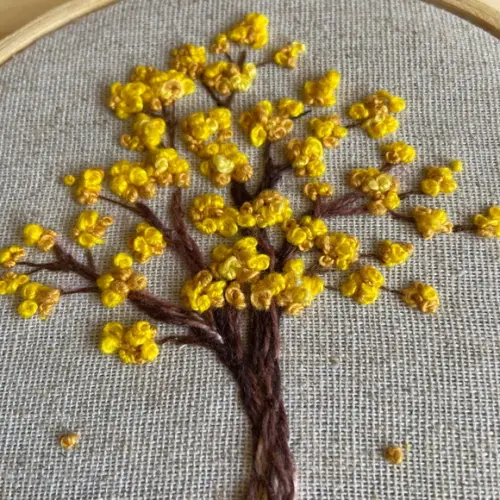 Bastidor Bordado Ipê Amarelo (14 cm)