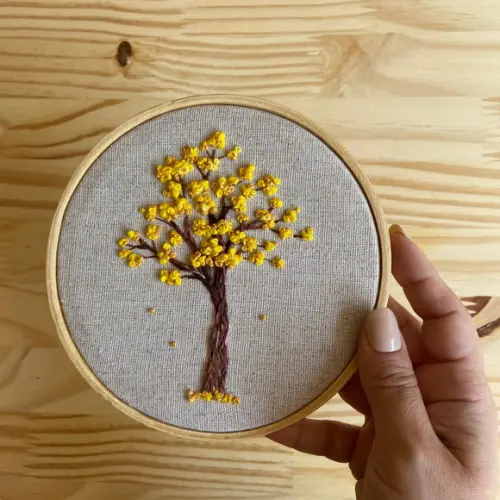Bastidor Bordado Ipê Amarelo (14 cm)