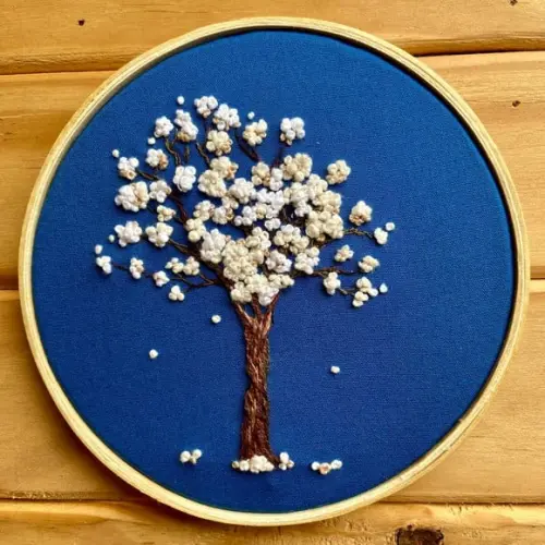 Bastidor Bordado Ipê Branco (14 cm)