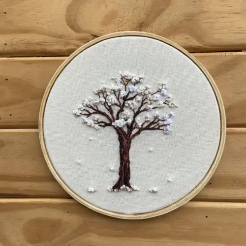 Bastidor Bordado Ipê Branco (16 cm)
