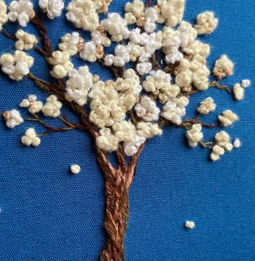 Bastidor Bordado Ipê Branco (14 cm)