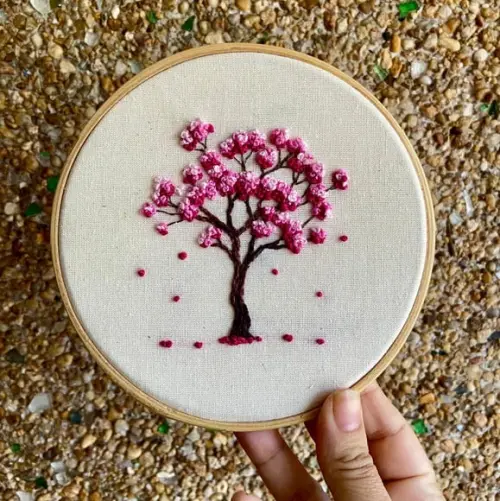 Bastidor Bordado Ipê Rosa (14 cm)