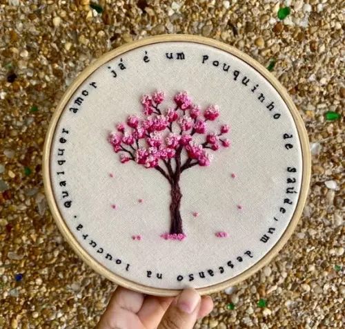 Bastidor Bordado Ipê Rosa + Guimarães Rosa (pronta Entrega)