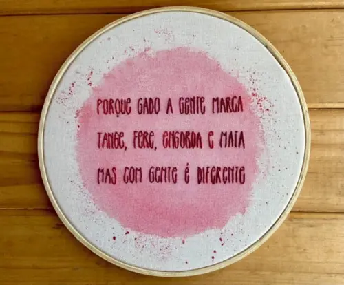 Bordado em Quadro de Bastidor Disparada