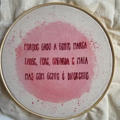 Bordado em Quadro de Bastidor Disparada