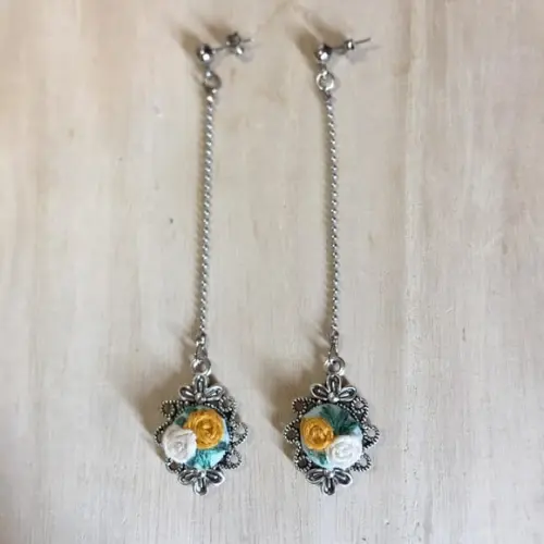 Brinco Bordado Duas Rosas - Longo