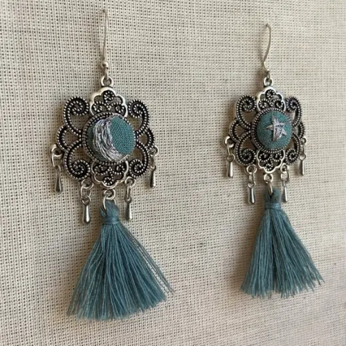 Brinco Bordado Lua e Estrela (turquesa)