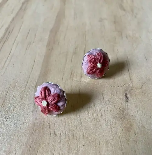 Brinco Bordado Rosa Chá II