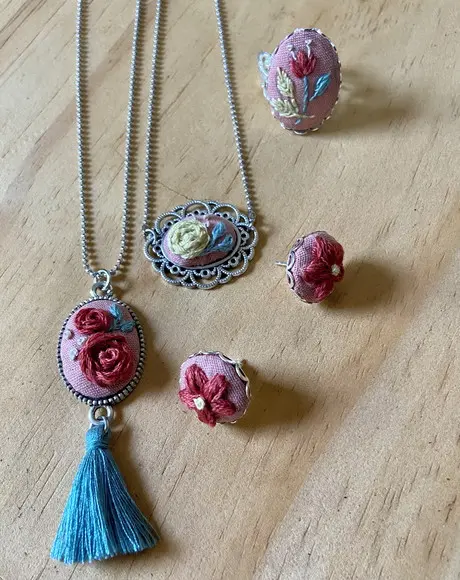 Brinco Bordado Rosa Chá II