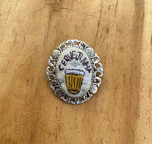 Broche / Colar Bordado Cervejinha