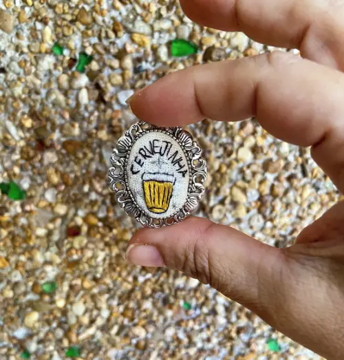 Broche / Colar Bordado Cervejinha