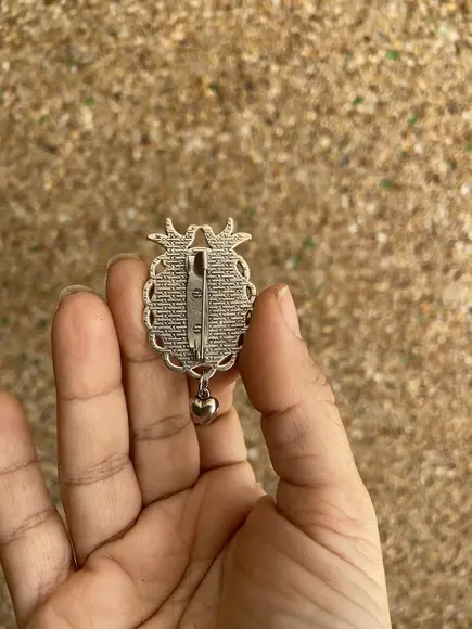 Broche Bordado Frida