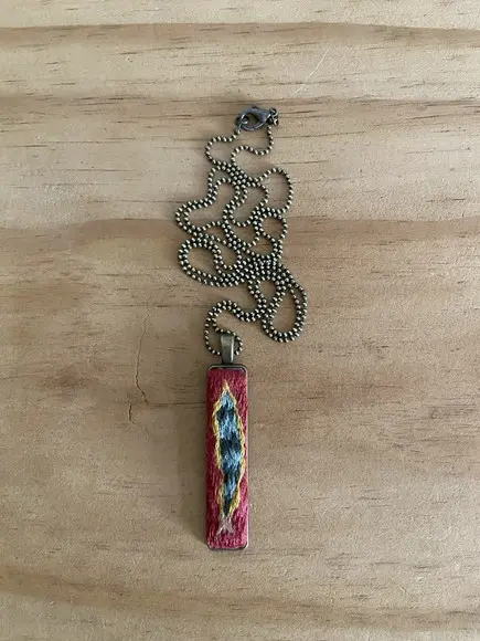 Colar Bordado Espada de Iansã I