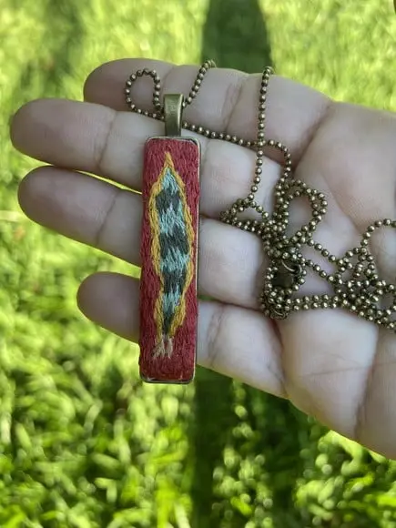 Colar Bordado Espada de Iansã I