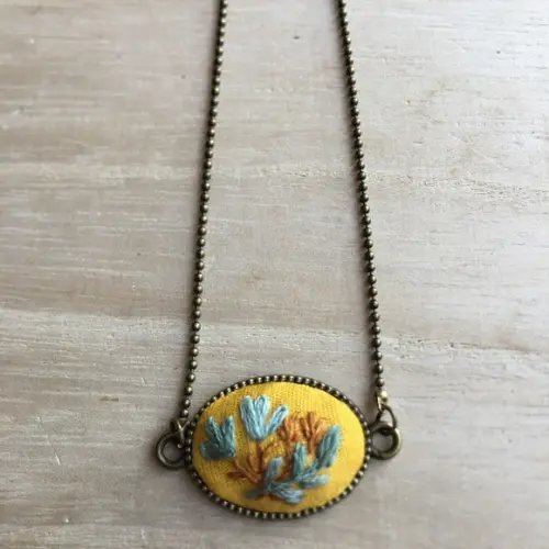 Colar Bordado Flores em Você II