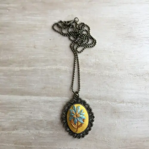 Colar bordado Flores em Você I
