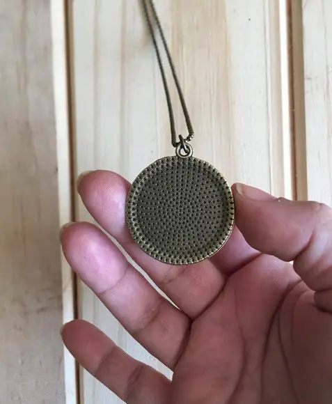 Colar Bordado Girassóis