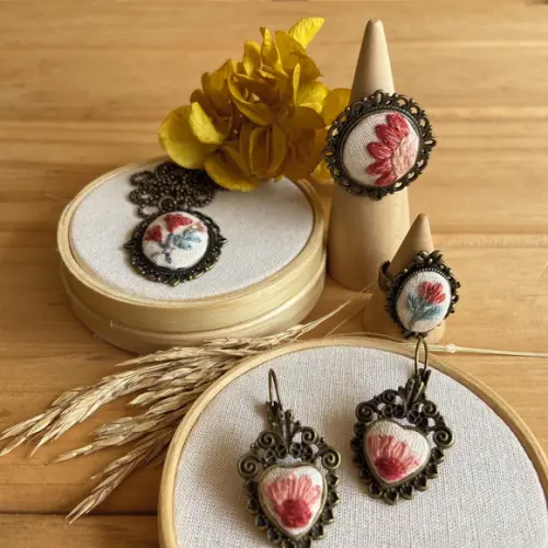 Colar Bordado Jardim II