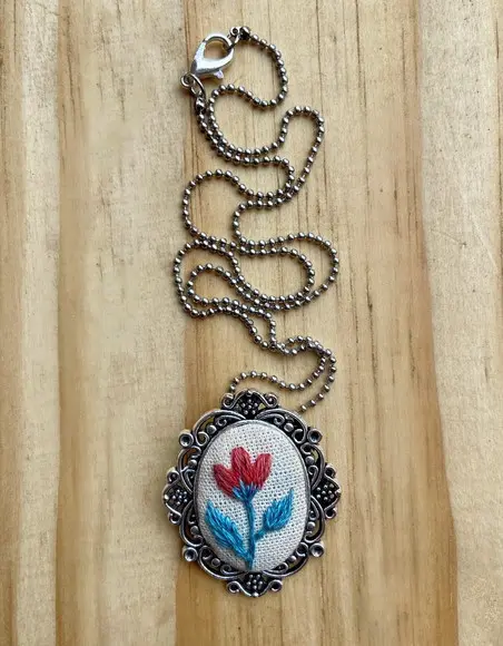 Colar Bordado Jardim
