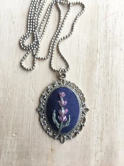 Colar bordado Lavanda II