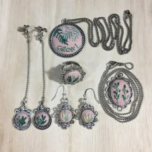 Colar Bordado Plants On Pink I