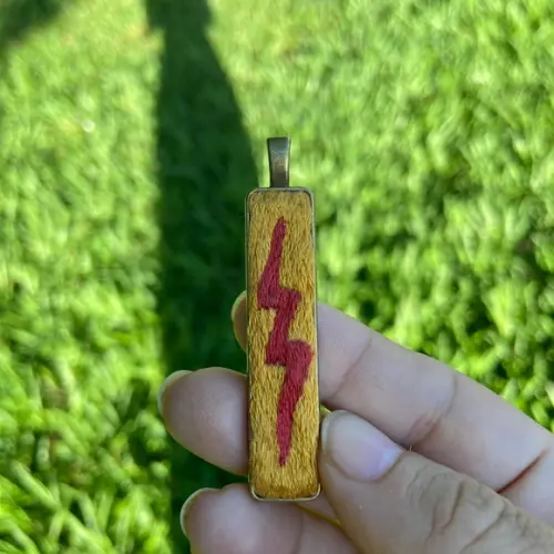 Colar Bordado Raio de Iansã