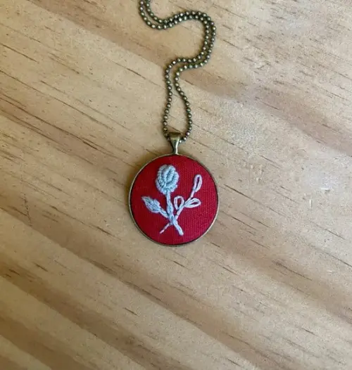 Colar Bordado Vermelho III