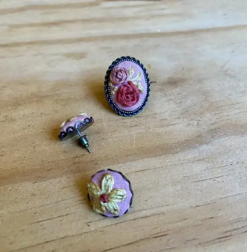 Duo Bordado Anel + Brinco Rosa Chá