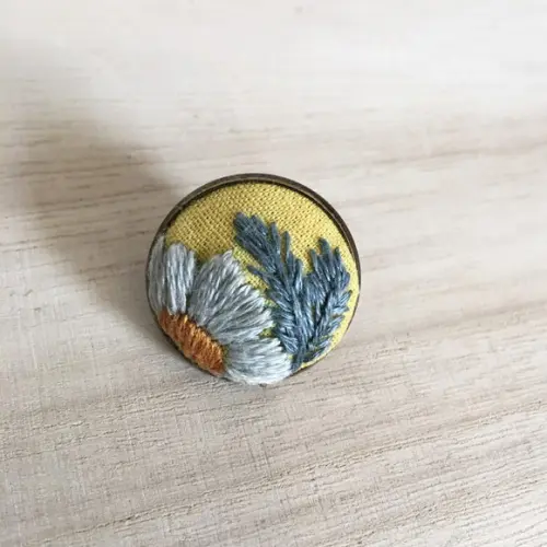 Pin (broche) Bordado