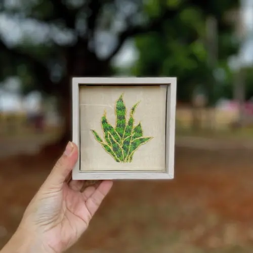 Quadro Bordado Espada de Santa Bárbara
