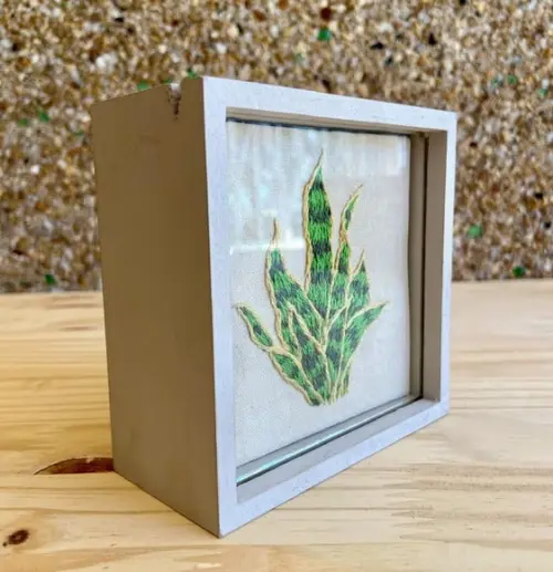 Quadro Bordado Espada de Santa Bárbara