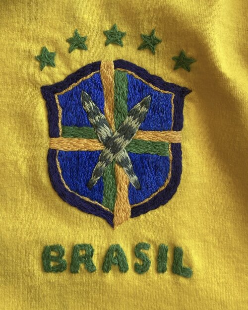 Camiseta bordada do Brasil